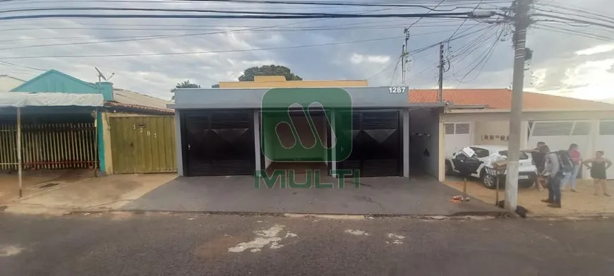 Foto 1 de Casa com 3 Quartos para alugar, 70m² em Martins, Uberlândia