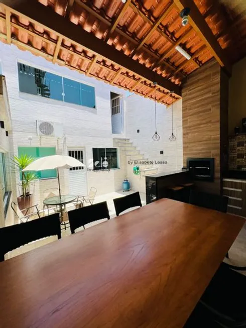 Foto 1 de Casa com 2 Quartos à venda, 127m² em Conjunto Residencial Novo Pacaembu, São Paulo