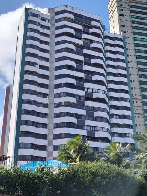 Foto 1 de Apartamento com 4 Quartos à venda, 250m² em Candeal, Salvador