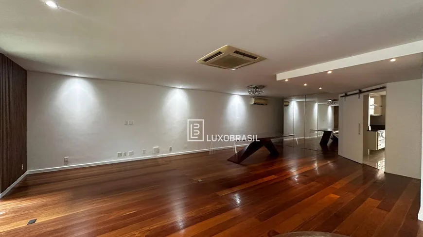 Foto 1 de Apartamento com 3 Quartos para alugar, 212m² em Barra da Tijuca, Rio de Janeiro