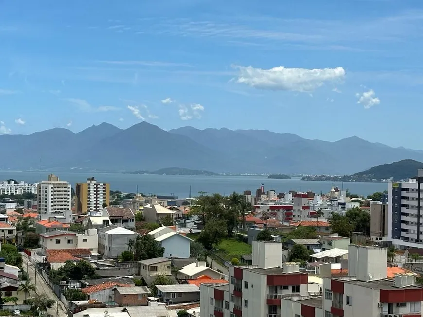 Foto 1 de Apartamento com 1 Quarto à venda, 45m² em Estreito, Florianópolis