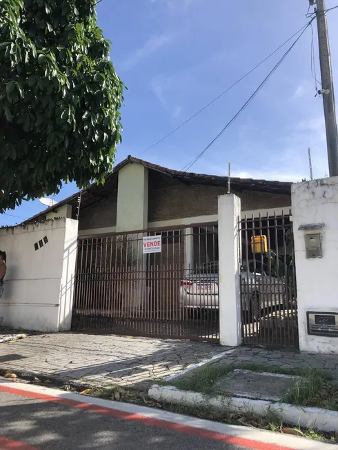 Foto 1 de Casa com 4 Quartos à venda, 263m² em Capim Macio, Natal