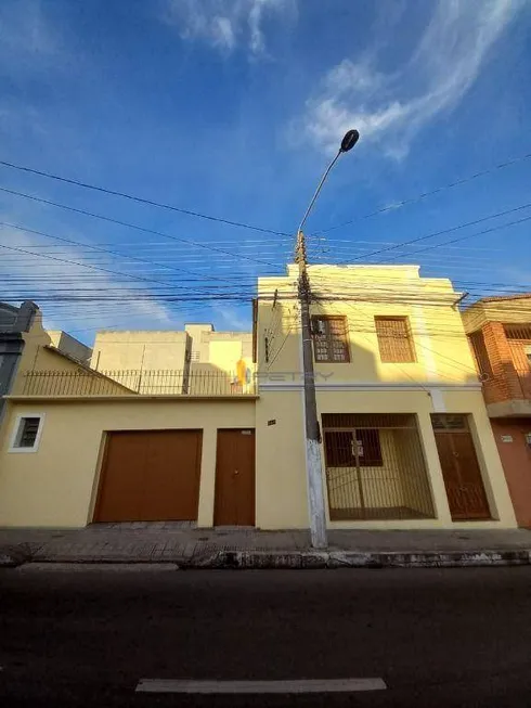 Foto 1 de Casa com 2 Quartos para alugar, 180m² em Centro, Pelotas