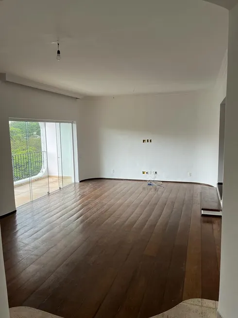 Foto 1 de Apartamento com 3 Quartos para alugar, 200m² em Jardim Europa, São Paulo