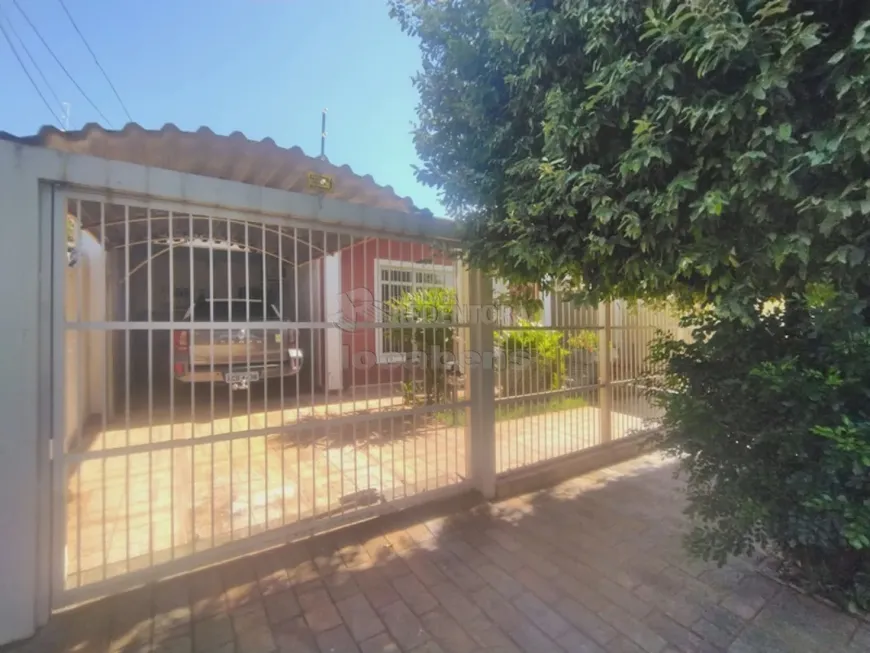 Foto 1 de Casa com 4 Quartos para alugar, 236m² em Vila Maria, São José do Rio Preto