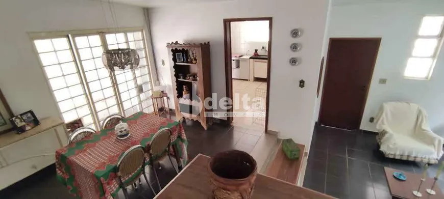 Foto 1 de Casa com 3 Quartos à venda, 200m² em Saraiva, Uberlândia