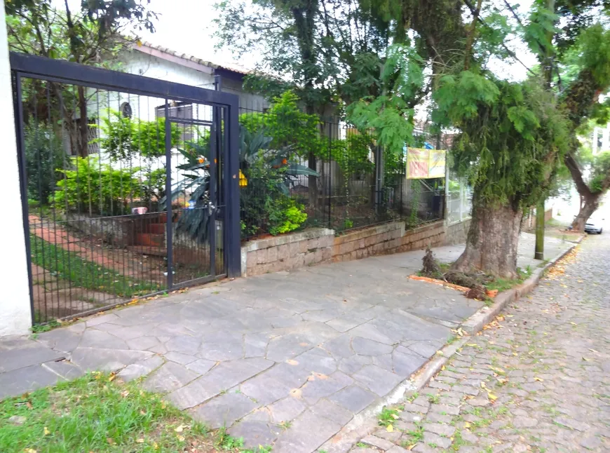 Foto 1 de Lote/Terreno com 1 Quarto à venda, 348m² em Vila Ipiranga, Porto Alegre