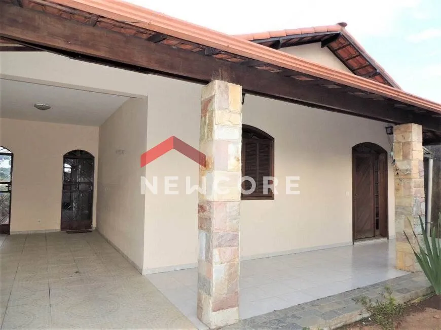 Foto 1 de Casa com 3 Quartos à venda, 230m² em Alvorada, Contagem