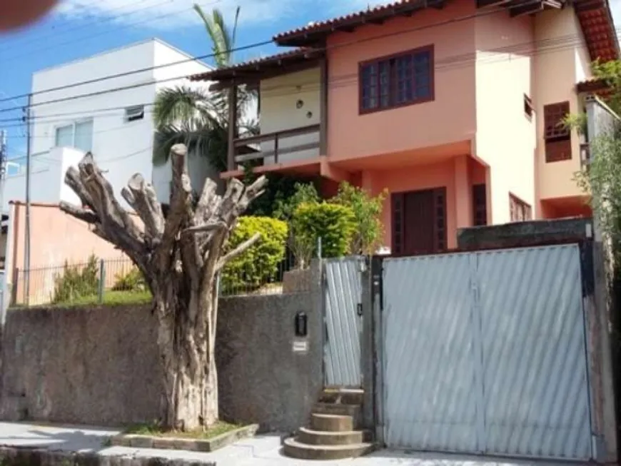 Foto 1 de Casa com 4 Quartos para alugar, 150m² em Praia dos Amores, Balneário Camboriú