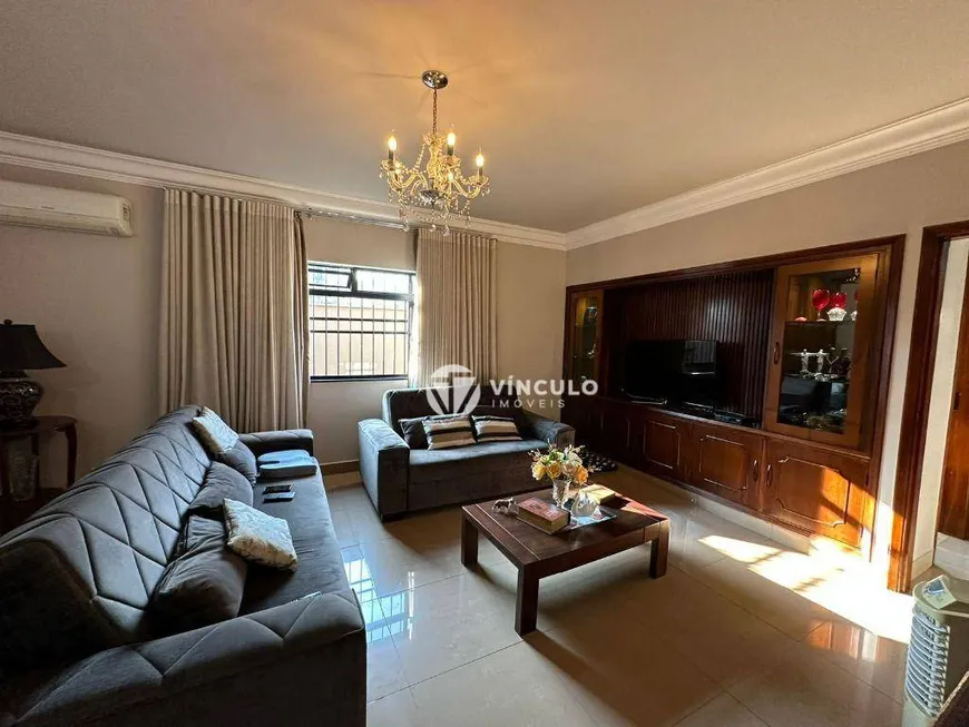Foto 1 de Casa com 4 Quartos à venda, 277m² em Jardim Alexandre Campos, Uberaba