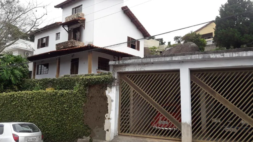 Foto 1 de Sobrado com 3 Quartos à venda, 370m² em Curral, Ibiúna