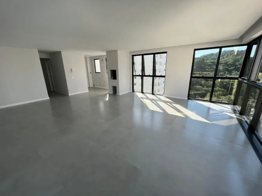 Foto 1 de Apartamento com 4 Quartos à venda, 137m² em Pioneiros, Balneário Camboriú