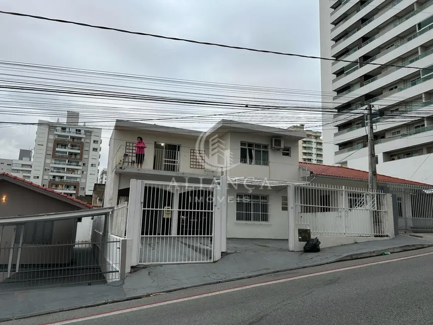 Foto 1 de Casa com 3 Quartos à venda, 189m² em Barreiros, São José