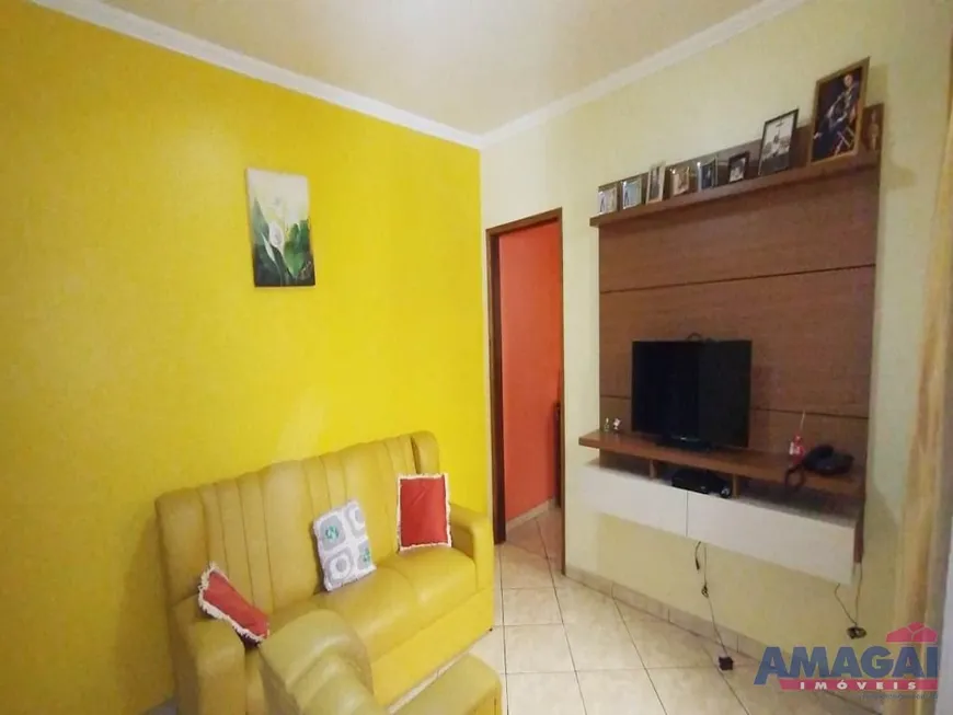 Foto 1 de Casa com 2 Quartos à venda, 110m² em Parque Santo Antônio, Jacareí