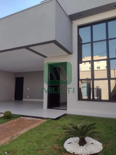 Foto 1 de Casa com 3 Quartos à venda, 162m² em Novo Mundo, Uberlândia