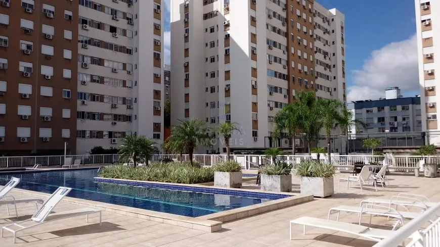 Foto 1 de Apartamento com 2 Quartos à venda, 70m² em Passo da Areia, Porto Alegre