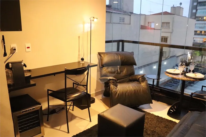 Foto 1 de Apartamento com 1 Quarto à venda, 33m² em Aclimação, São Paulo