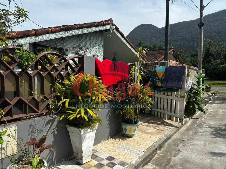 Foto 1 de Casa com 2 Quartos à venda, 60m² em Jardim Casa Branca, Caraguatatuba