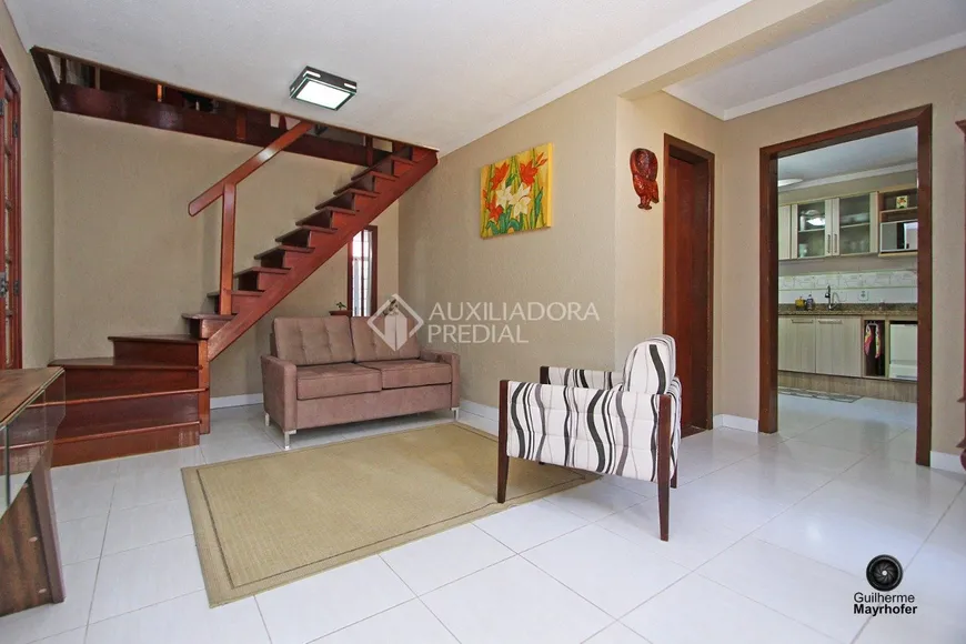 Foto 1 de Casa com 4 Quartos à venda, 263m² em Santa Fé, Porto Alegre