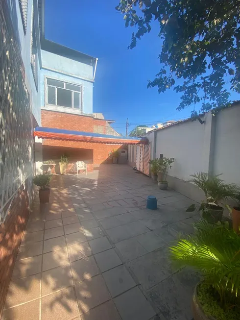 Foto 1 de Imóvel Comercial com 4 Quartos para venda ou aluguel, 220m² em Jardim Guanabara, Rio de Janeiro
