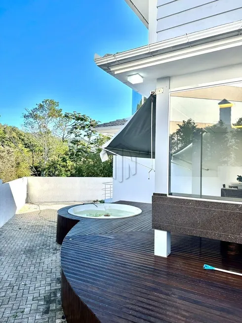Foto 1 de Casa de Condomínio com 4 Quartos à venda, 400m² em Córrego Grande, Florianópolis
