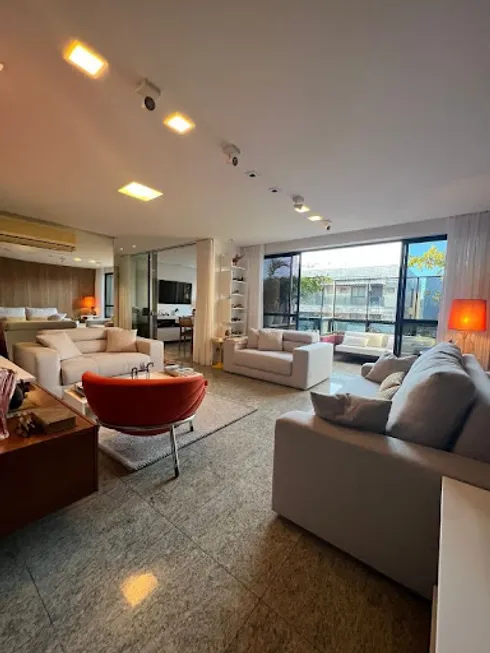 Foto 1 de Apartamento com 4 Quartos à venda, 187m² em Ponta Verde, Maceió