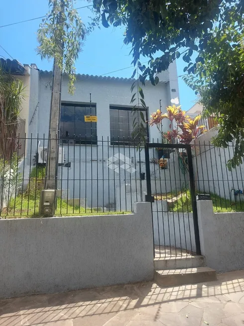 Foto 1 de Casa com 3 Quartos à venda, 130m² em Petrópolis, Porto Alegre
