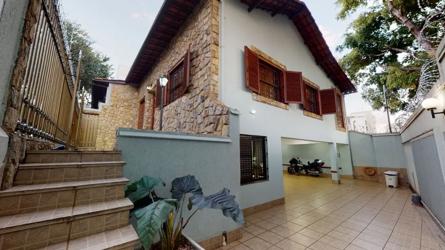 Foto 1 de Casa com 4 Quartos à venda, 650m² em Dona Clara, Belo Horizonte