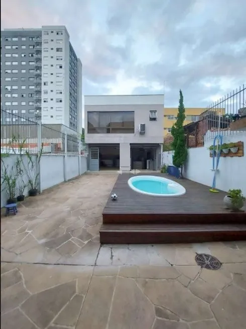 Foto 1 de Casa com 4 Quartos à venda, 250m² em Higienópolis, Porto Alegre