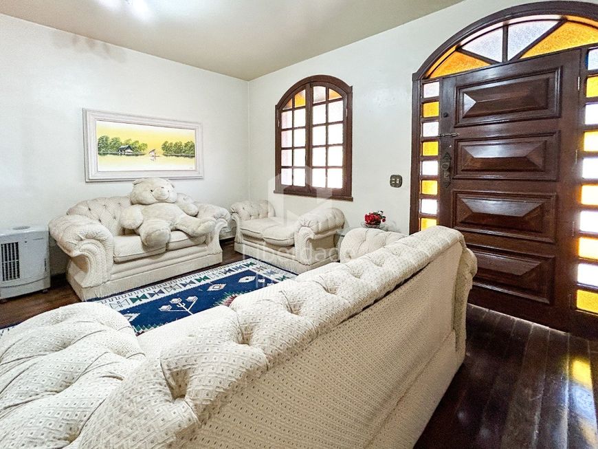 Foto 1 de Casa com 4 Quartos à venda, 200m² em Jardim Montanhês, Belo Horizonte