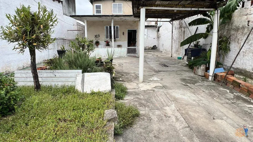 Foto 1 de Casa com 2 Quartos à venda, 244m² em Areia Branca, Santos