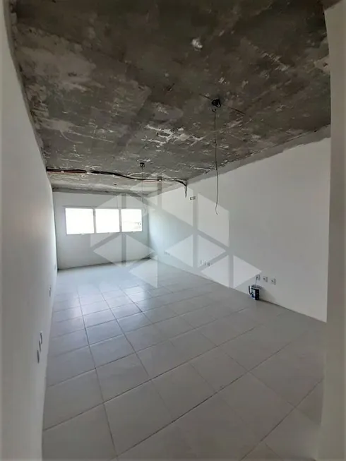 Foto 1 de Sala Comercial para alugar, 24m² em Cavalhada, Porto Alegre