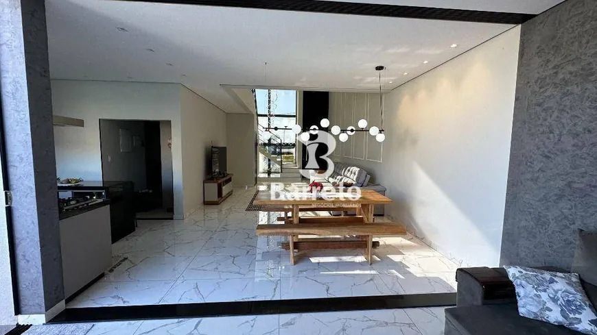 Foto 1 de Casa de Condomínio com 4 Quartos à venda, 239m² em Olimpico, Londrina