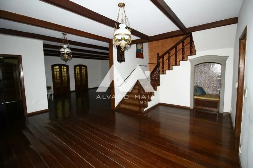 Foto 1 de Casa com 5 Quartos à venda, 372m² em Cruzeiro, Belo Horizonte