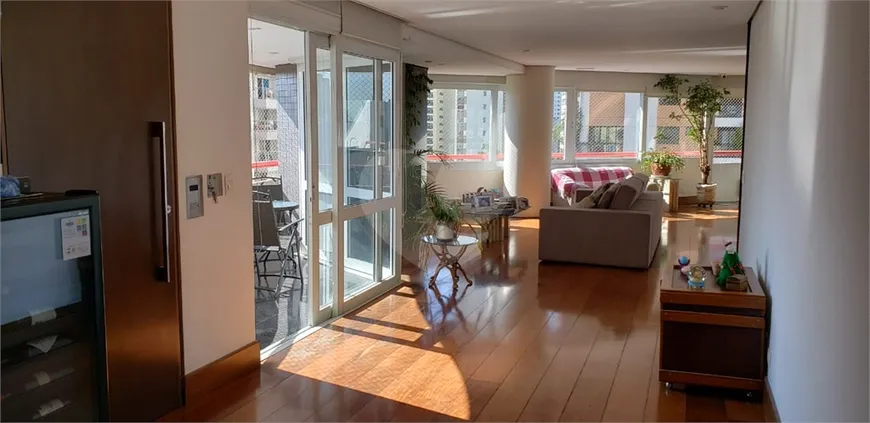 Foto 1 de Apartamento com 3 Quartos à venda, 220m² em Panamby, São Paulo