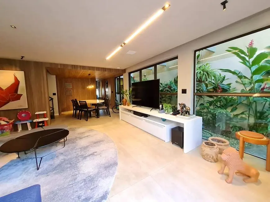 Foto 1 de Casa com 4 Quartos à venda, 245m² em Casa Forte, Recife
