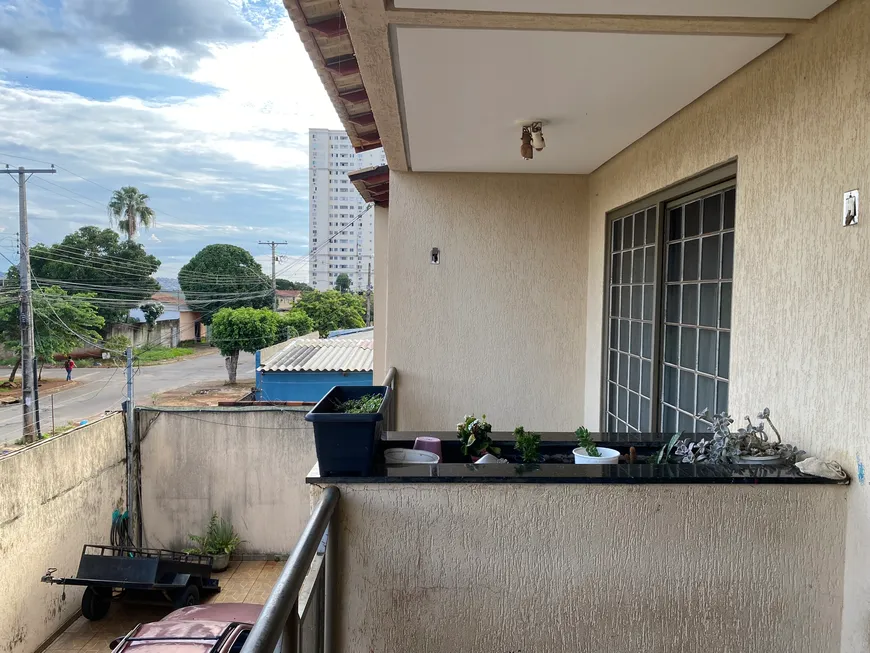 Foto 1 de Sobrado com 3 Quartos à venda, 370m² em Setor Candida de Morais, Goiânia