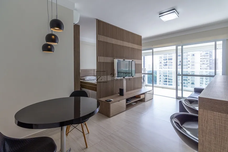 Foto 1 de Apartamento com 1 Quarto para alugar, 50m² em Brooklin, São Paulo