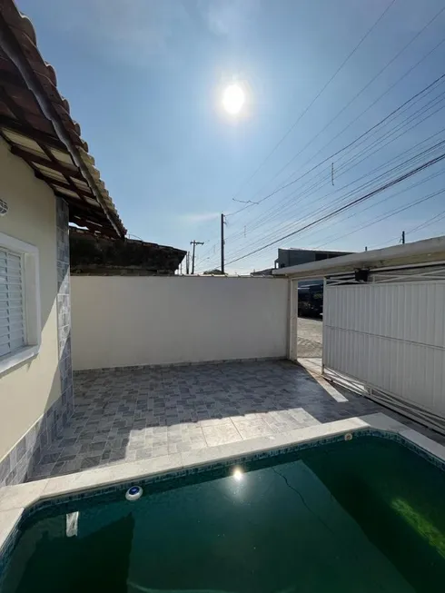 Foto 1 de Casa com 2 Quartos à venda, 60m² em Centro, Mongaguá