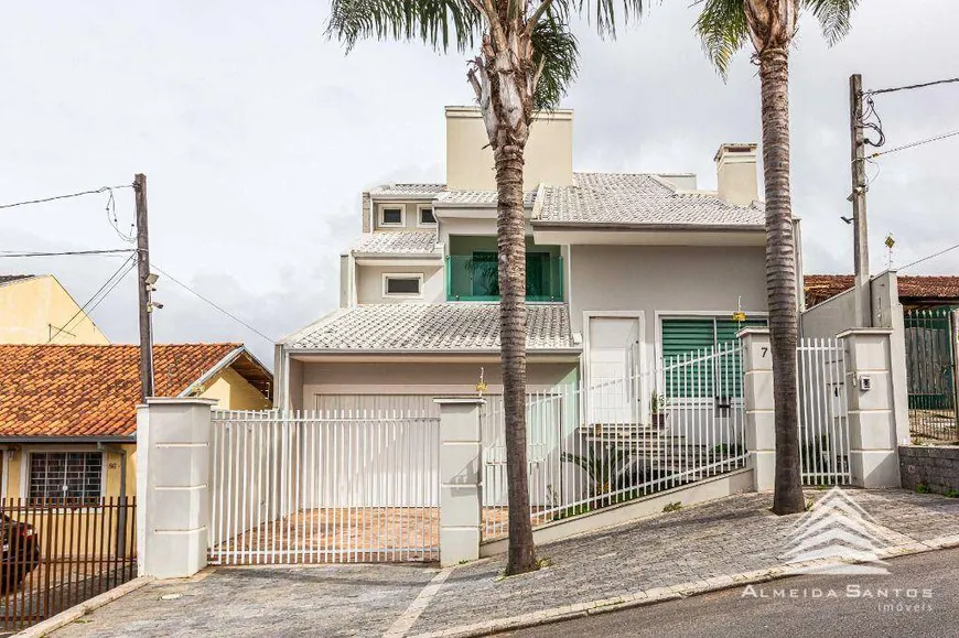 Foto 1 de Casa com 3 Quartos à venda, 270m² em Uberaba, Curitiba