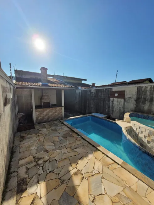 Foto 1 de Casa com 3 Quartos à venda, 180m² em Vila Seabra, Mongaguá