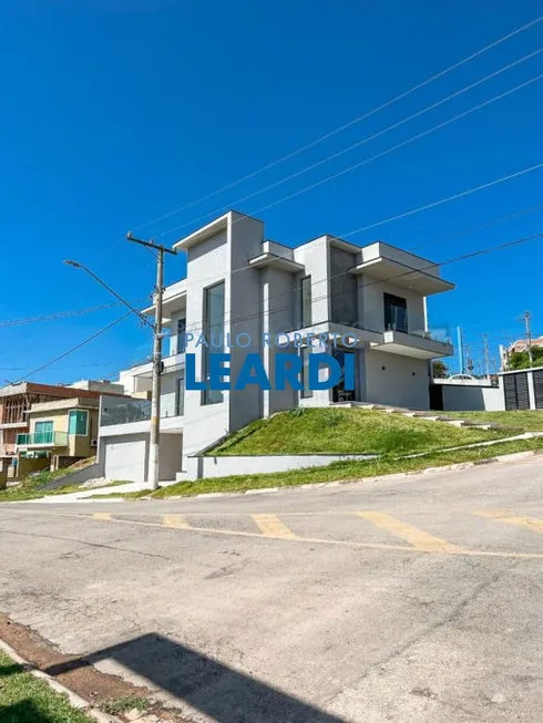 Foto 1 de Casa de Condomínio com 3 Quartos à venda, 270m² em Suru, Santana de Parnaíba