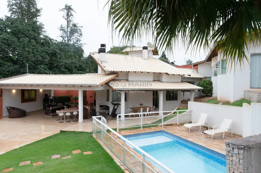 Foto 1 de Casa com 3 Quartos à venda, 264m² em Hedy, Londrina