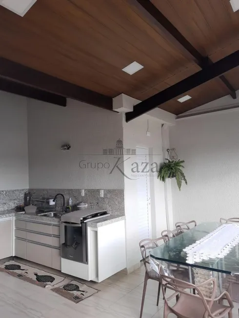 Foto 1 de Apartamento com 3 Quartos para venda ou aluguel, 211m² em Parque Industrial, São José dos Campos