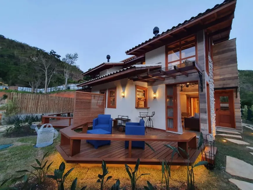 Foto 1 de Casa de Condomínio com 3 Quartos à venda, 110m² em Itaipava, Petrópolis