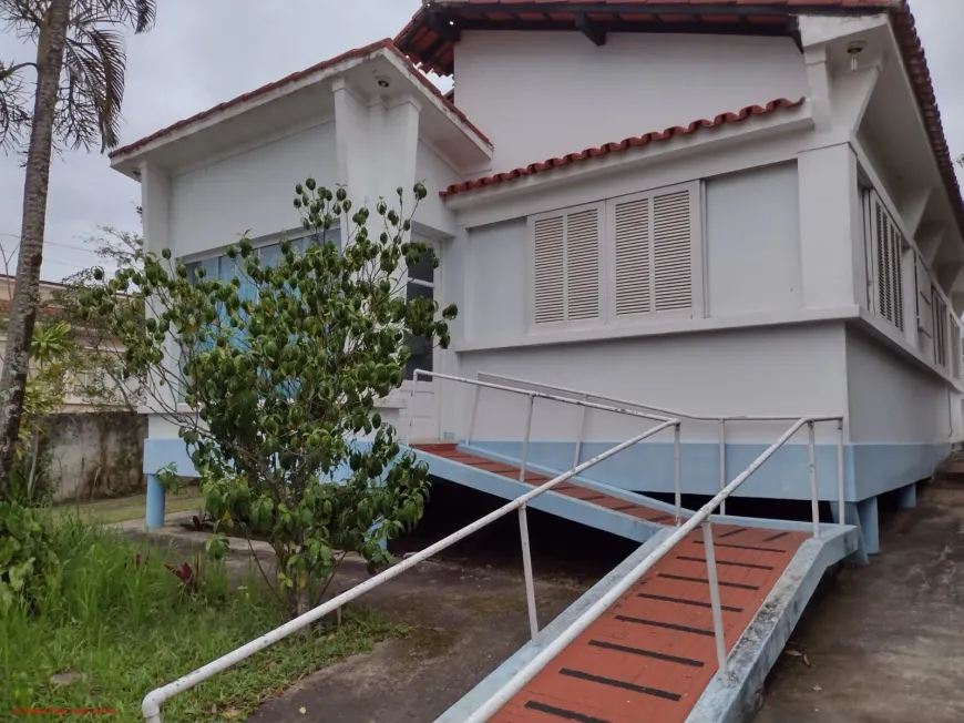Foto 1 de Casa com 4 Quartos à venda, 200m² em Vila Capri, Araruama