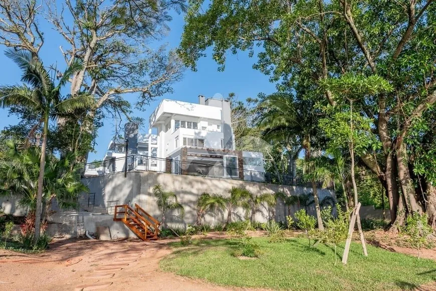 Foto 1 de Casa de Condomínio com 3 Quartos para alugar, 364m² em Pedra Redonda, Porto Alegre