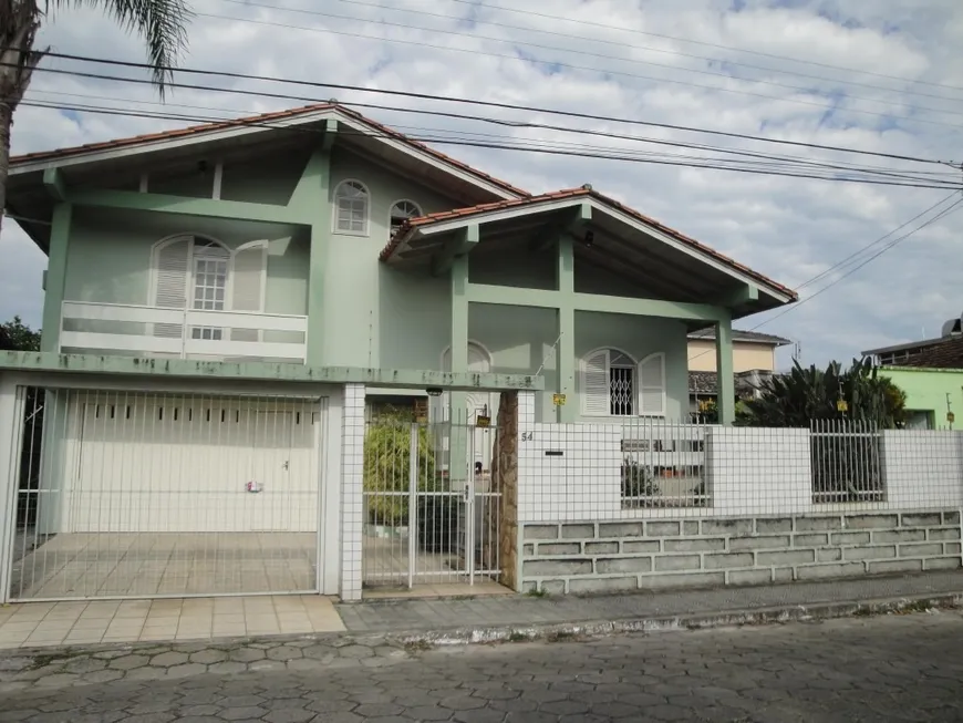 Foto 1 de Casa com 3 Quartos à venda, 300m² em Santa Barbara, Criciúma