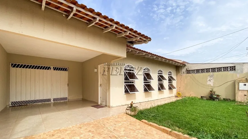 Foto 1 de Casa com 3 Quartos à venda, 267m² em Parque Residencial Joaquim Toledo Piza, Londrina