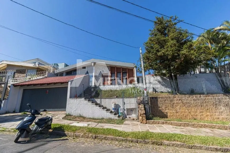 Foto 1 de Casa com 3 Quartos à venda, 280m² em Jardim Itú Sabará, Porto Alegre